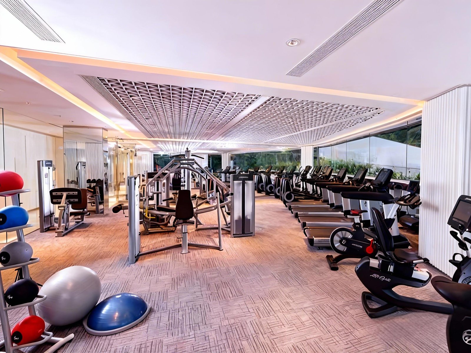 富豪・山峰 交通配套